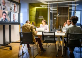 Hybrid Work is Here to Stay: Top Communication Tools Dominating 2025